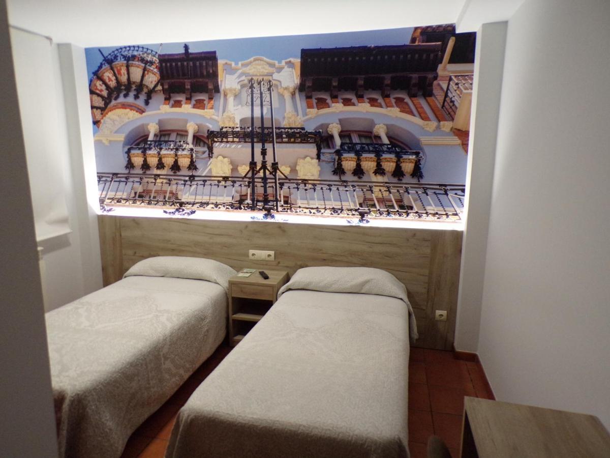 Hostal Serruchi Teruel Luaran gambar
