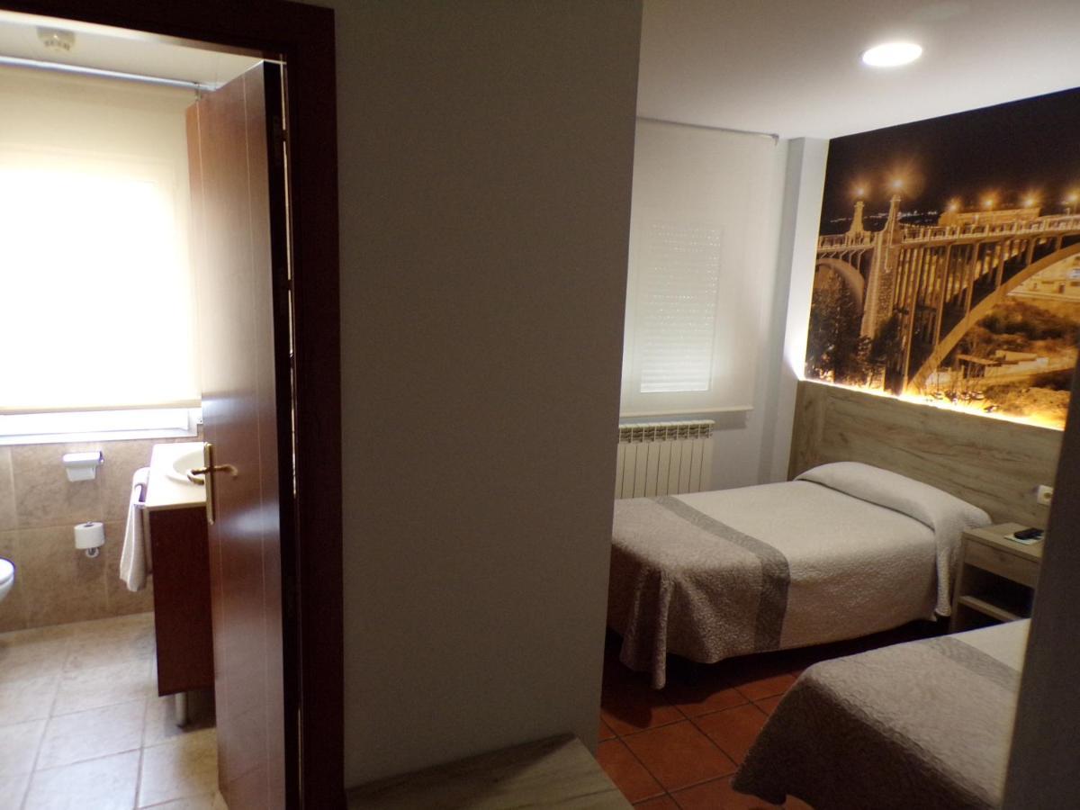 Hostal Serruchi Teruel Luaran gambar